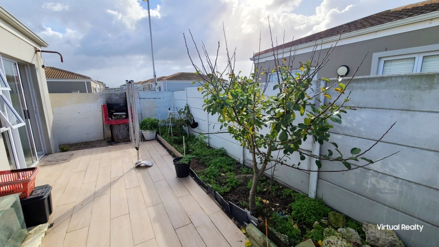 2 Bedroom Property for Sale in Strandfontein Western Cape